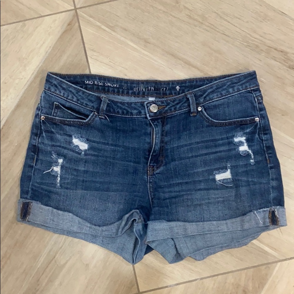 Jennifer Lopez mid rise shorts